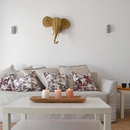 White Exclusive Bungalow. 2 Rooms, Garden & Pool. 마스팔로마스 외부 사진
