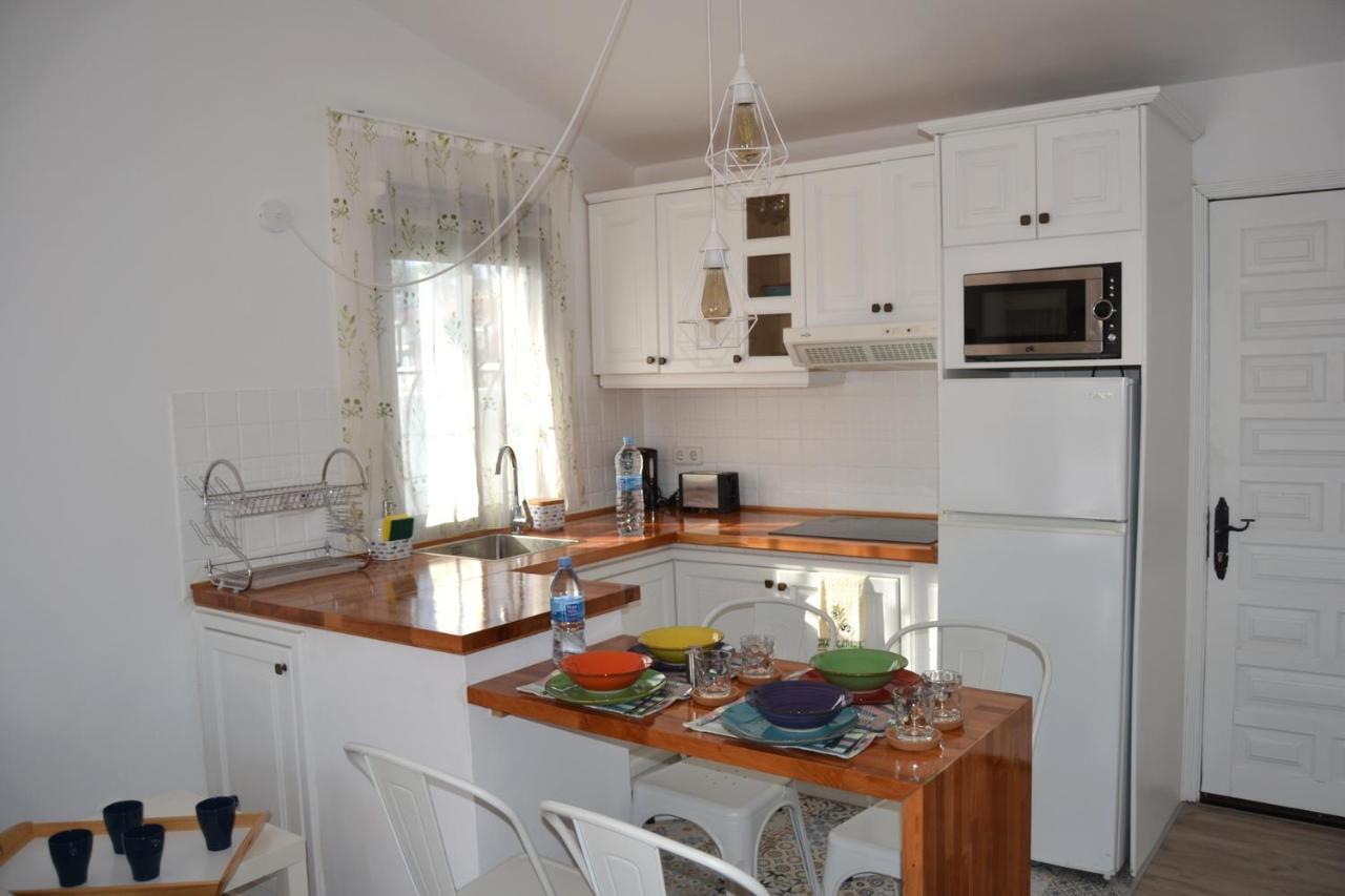 White Exclusive Bungalow. 2 Rooms, Garden & Pool. 마스팔로마스 외부 사진
