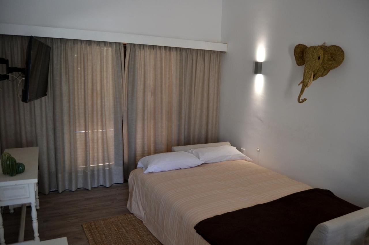 White Exclusive Bungalow. 2 Rooms, Garden & Pool. 마스팔로마스 외부 사진