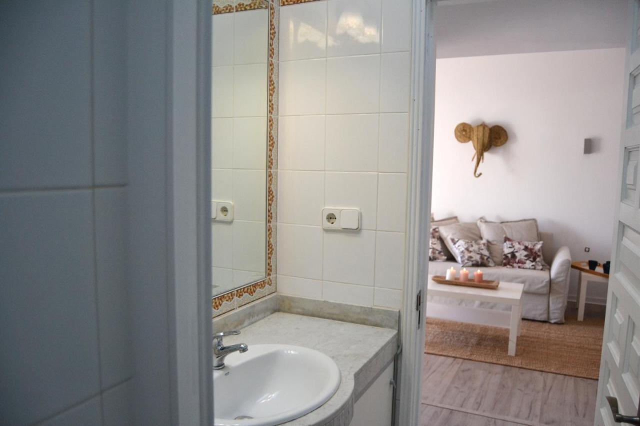 White Exclusive Bungalow. 2 Rooms, Garden & Pool. 마스팔로마스 외부 사진