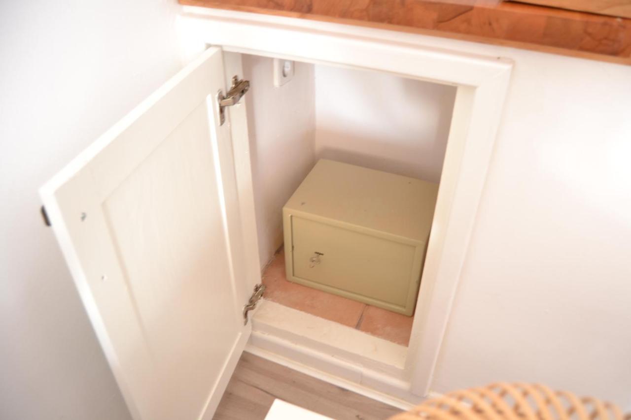 White Exclusive Bungalow. 2 Rooms, Garden & Pool. 마스팔로마스 외부 사진
